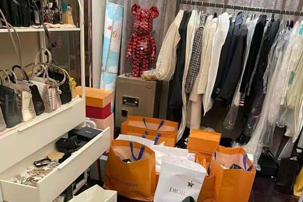 隆安县回收一线品牌衣服.jpg